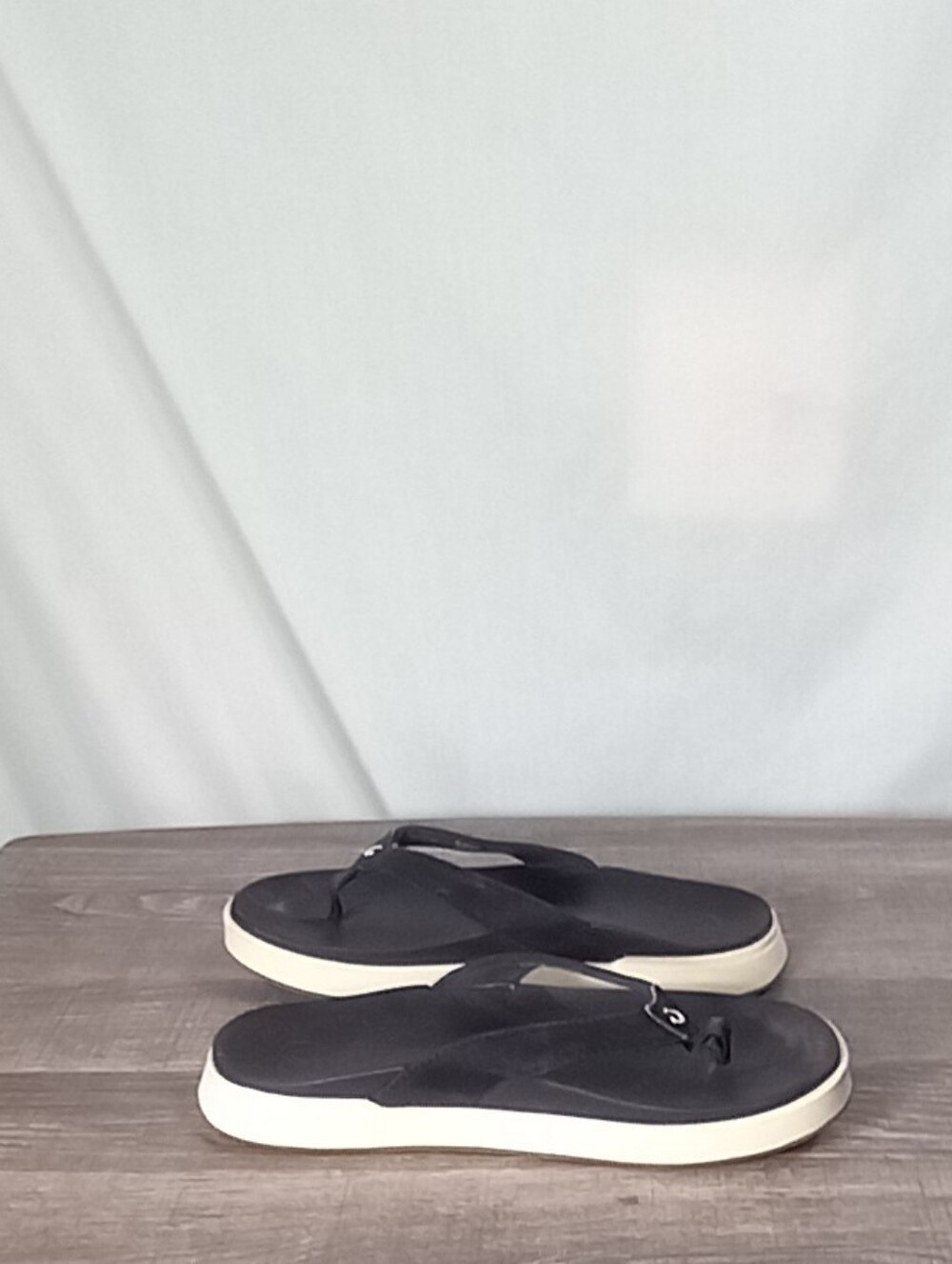 Olukai Black Nu'a Pi'o Thong Flip Flop Sandals Size 7 - Picture 3 of 6